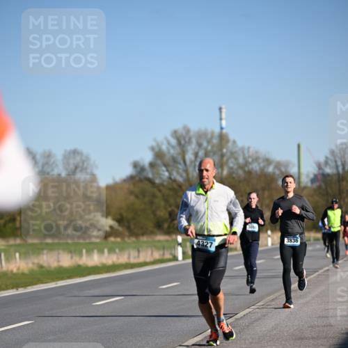 06.04.2025 - 44. Internationalen Wilhelmsburger Insellauf Dr. Thomas Lammeyer http://msf.ph/oto/7550888 06.04.2025 09:23:22 Laufen 4327, 3051, 3836 meine-sportfotos.de