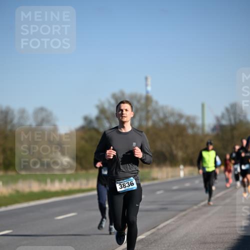 06.04.2025 - 44. Internationalen Wilhelmsburger Insellauf Dr. Thomas Lammeyer http://msf.ph/oto/7550917 06.04.2025 09:23:25 Laufen 3836 meine-sportfotos.de