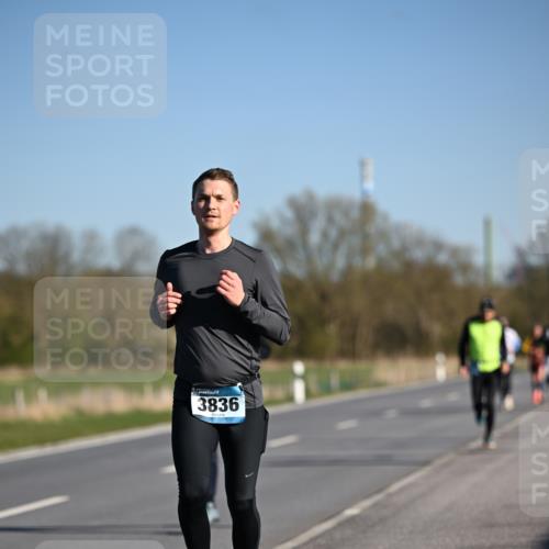 06.04.2025 - 44. Internationalen Wilhelmsburger Insellauf Dr. Thomas Lammeyer http://msf.ph/oto/7550930 06.04.2025 09:23:26 Laufen 3836 meine-sportfotos.de