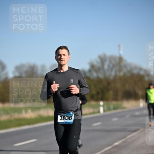 06.04.2025 - 44. Internationalen Wilhelmsburger Insellauf Dr. Thomas Lammeyer http://msf.ph/oto/7550934 06.04.2025 09:23:26 Laufen 3836 meine-sportfotos.de