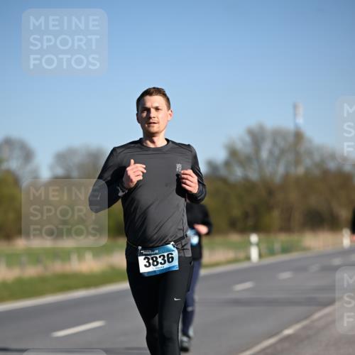 06.04.2025 - 44. Internationalen Wilhelmsburger Insellauf Dr. Thomas Lammeyer http://msf.ph/oto/7550936 06.04.2025 09:23:26 Laufen 3836 meine-sportfotos.de