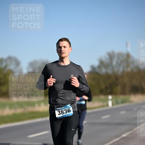 06.04.2025 - 44. Internationalen Wilhelmsburger Insellauf Dr. Thomas Lammeyer http://msf.ph/oto/7550938 06.04.2025 09:23:26 Laufen 3836 meine-sportfotos.de