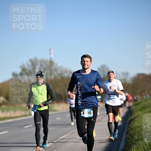 06.04.2025 - 44. Internationalen Wilhelmsburger Insellauf Dr. Thomas Lammeyer http://msf.ph/oto/7550966 06.04.2025 09:23:31 Laufen 4195, 3611 meine-sportfotos.de