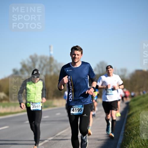 06.04.2025 - 44. Internationalen Wilhelmsburger Insellauf Dr. Thomas Lammeyer http://msf.ph/oto/7550972 06.04.2025 09:23:31 Laufen 3542, 4195, 3611 meine-sportfotos.de