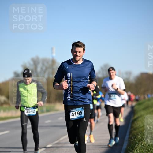 06.04.2025 - 44. Internationalen Wilhelmsburger Insellauf Dr. Thomas Lammeyer http://msf.ph/oto/7550976 06.04.2025 09:23:31 Laufen 3542, 4195 meine-sportfotos.de