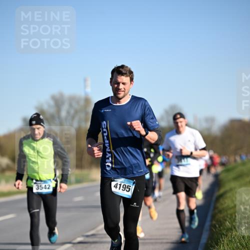 06.04.2025 - 44. Internationalen Wilhelmsburger Insellauf Dr. Thomas Lammeyer http://msf.ph/oto/7550978 06.04.2025 09:23:31 Laufen 3542, 4195 meine-sportfotos.de