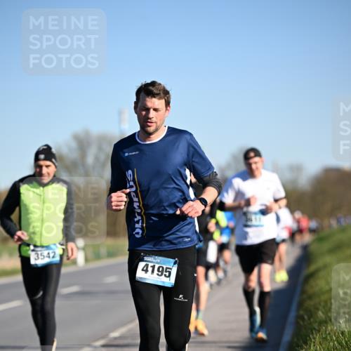 06.04.2025 - 44. Internationalen Wilhelmsburger Insellauf Dr. Thomas Lammeyer http://msf.ph/oto/7550983 06.04.2025 09:23:32 Laufen 3542, 4195 meine-sportfotos.de