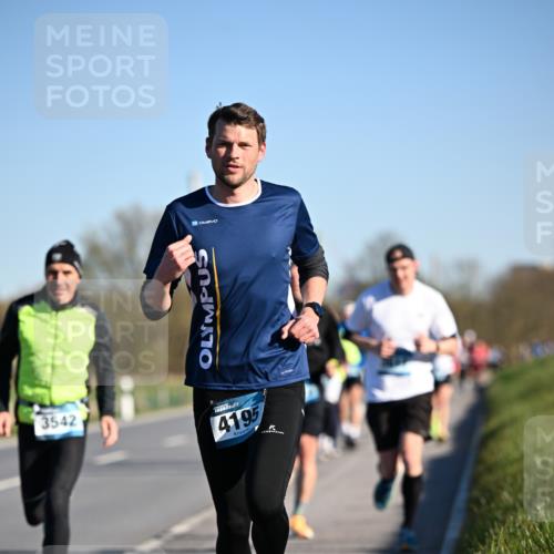 06.04.2025 - 44. Internationalen Wilhelmsburger Insellauf Dr. Thomas Lammeyer http://msf.ph/oto/7550985 06.04.2025 09:23:32 Laufen 3542, 4195 meine-sportfotos.de