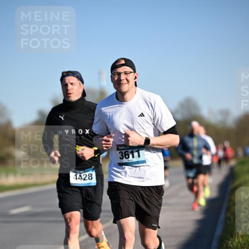 06.04.2025 - 44. Internationalen Wilhelmsburger Insellauf Dr. Thomas Lammeyer http://msf.ph/oto/7551015 06.04.2025 09:23:34 Laufen 4428, 3611 meine-sportfotos.de