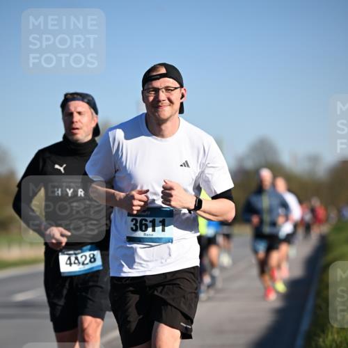 06.04.2025 - 44. Internationalen Wilhelmsburger Insellauf Dr. Thomas Lammeyer http://msf.ph/oto/7551021 06.04.2025 09:23:35 Laufen 4428, 3611 meine-sportfotos.de