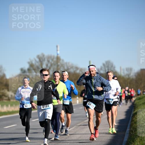 06.04.2025 - 44. Internationalen Wilhelmsburger Insellauf Dr. Thomas Lammeyer http://msf.ph/oto/7551040 06.04.2025 09:23:36 Laufen 4013, 3591, 4014, 4493, 3820 meine-sportfotos.de