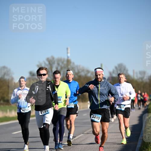 06.04.2025 - 44. Internationalen Wilhelmsburger Insellauf Dr. Thomas Lammeyer http://msf.ph/oto/7551049 06.04.2025 09:23:37 Laufen 4013, 3591, 86, 014, 4493, 3820 meine-sportfotos.de