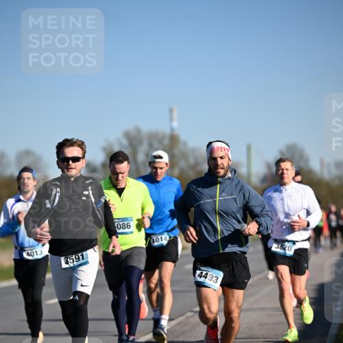 06.04.2025 - 44. Internationalen Wilhelmsburger Insellauf Dr. Thomas Lammeyer http://msf.ph/oto/7551057 06.04.2025 09:23:38 Laufen 4013, 3591, 086, 4014, 4493, 3820 meine-sportfotos.de