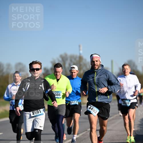 06.04.2025 - 44. Internationalen Wilhelmsburger Insellauf Dr. Thomas Lammeyer http://msf.ph/oto/7551059 06.04.2025 09:23:38 Laufen 3591, 086, 014, 4493, 3820 meine-sportfotos.de