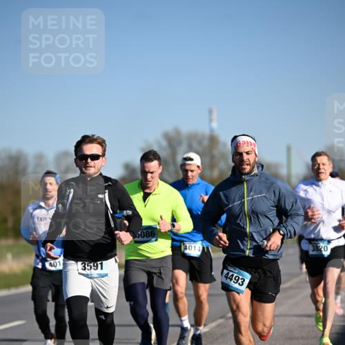 06.04.2025 - 44. Internationalen Wilhelmsburger Insellauf Dr. Thomas Lammeyer http://msf.ph/oto/7551062 06.04.2025 09:23:38 Laufen 401, 3591, 5086, 4014, 4493, 3820 meine-sportfotos.de