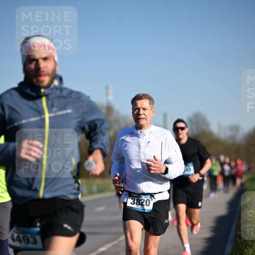 06.04.2025 - 44. Internationalen Wilhelmsburger Insellauf Dr. Thomas Lammeyer http://msf.ph/oto/7551075 06.04.2025 09:23:40 Laufen 4493, 3820, 41 meine-sportfotos.de