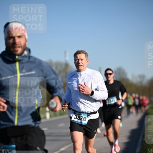 06.04.2025 - 44. Internationalen Wilhelmsburger Insellauf Dr. Thomas Lammeyer http://msf.ph/oto/7551077 06.04.2025 09:23:40 Laufen 493, 3820 meine-sportfotos.de