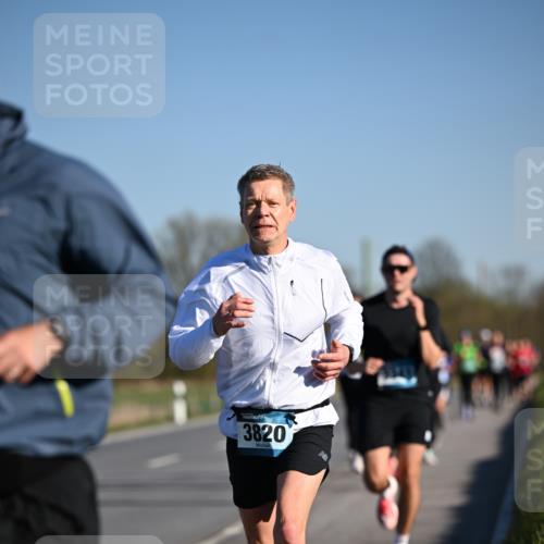 06.04.2025 - 44. Internationalen Wilhelmsburger Insellauf Dr. Thomas Lammeyer http://msf.ph/oto/7551081 06.04.2025 09:23:40 Laufen 3820 meine-sportfotos.de