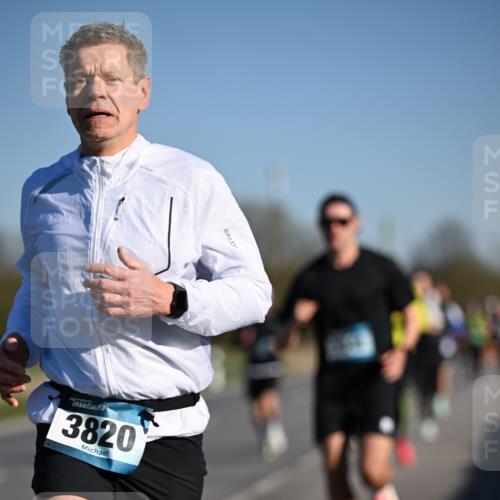 06.04.2025 - 44. Internationalen Wilhelmsburger Insellauf Dr. Thomas Lammeyer http://msf.ph/oto/7551083 06.04.2025 09:23:41 Laufen 3820 meine-sportfotos.de
