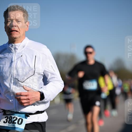 06.04.2025 - 44. Internationalen Wilhelmsburger Insellauf Dr. Thomas Lammeyer http://msf.ph/oto/7551085 06.04.2025 09:23:41 Laufen 3820 meine-sportfotos.de