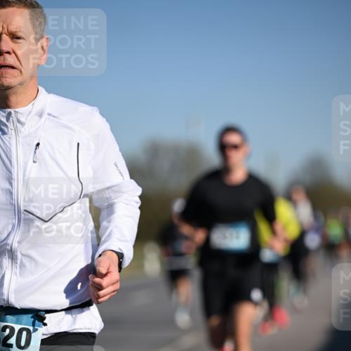 06.04.2025 - 44. Internationalen Wilhelmsburger Insellauf Dr. Thomas Lammeyer http://msf.ph/oto/7551087 06.04.2025 09:23:41 Laufen 20 meine-sportfotos.de