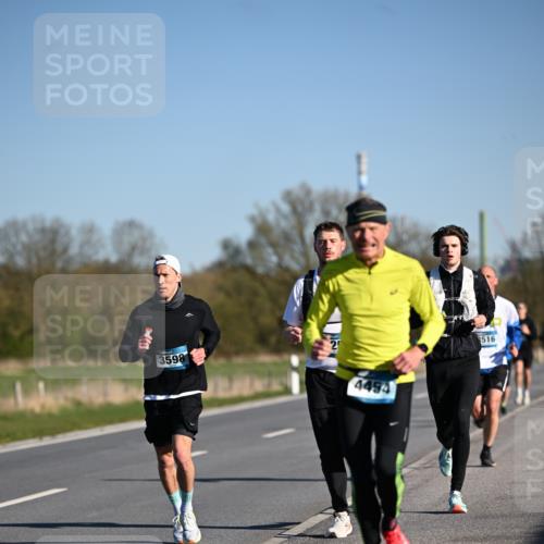 06.04.2025 - 44. Internationalen Wilhelmsburger Insellauf Dr. Thomas Lammeyer http://msf.ph/oto/7551112 06.04.2025 09:23:44 Laufen 25, 3598, 4454, 516 meine-sportfotos.de
