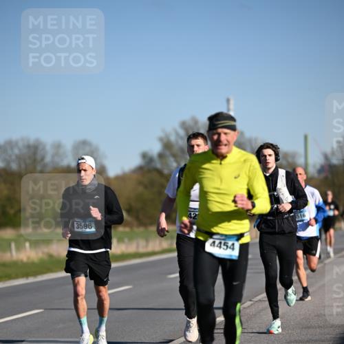 06.04.2025 - 44. Internationalen Wilhelmsburger Insellauf Dr. Thomas Lammeyer http://msf.ph/oto/7551116 06.04.2025 09:23:44 Laufen 3598, 42, 4454, 516 meine-sportfotos.de