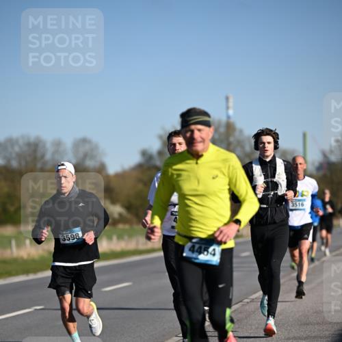 06.04.2025 - 44. Internationalen Wilhelmsburger Insellauf Dr. Thomas Lammeyer http://msf.ph/oto/7551120 06.04.2025 09:23:45 Laufen 3598, 4454, 3516 meine-sportfotos.de