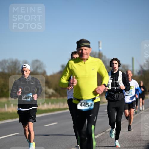 06.04.2025 - 44. Internationalen Wilhelmsburger Insellauf Dr. Thomas Lammeyer http://msf.ph/oto/7551122 06.04.2025 09:23:45 Laufen 3598, 4454, 3516 meine-sportfotos.de