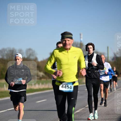 06.04.2025 - 44. Internationalen Wilhelmsburger Insellauf Dr. Thomas Lammeyer http://msf.ph/oto/7551124 06.04.2025 09:23:45 Laufen 3598, 4454, 351 meine-sportfotos.de