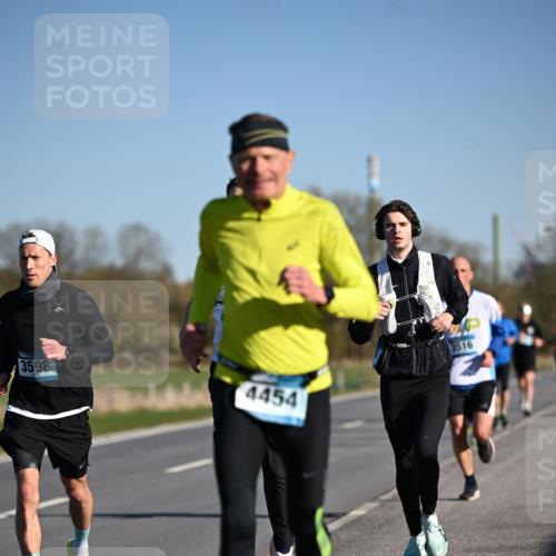 06.04.2025 - 44. Internationalen Wilhelmsburger Insellauf Dr. Thomas Lammeyer http://msf.ph/oto/7551129 06.04.2025 09:23:45 Laufen 3598, 4454, 3516 meine-sportfotos.de