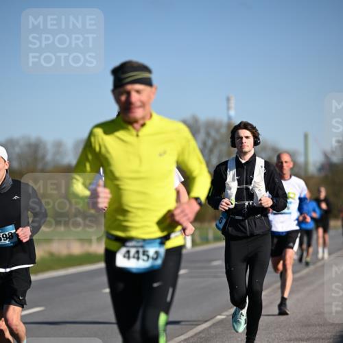 06.04.2025 - 44. Internationalen Wilhelmsburger Insellauf Dr. Thomas Lammeyer http://msf.ph/oto/7551133 06.04.2025 09:23:45 Laufen 598, 4454 meine-sportfotos.de