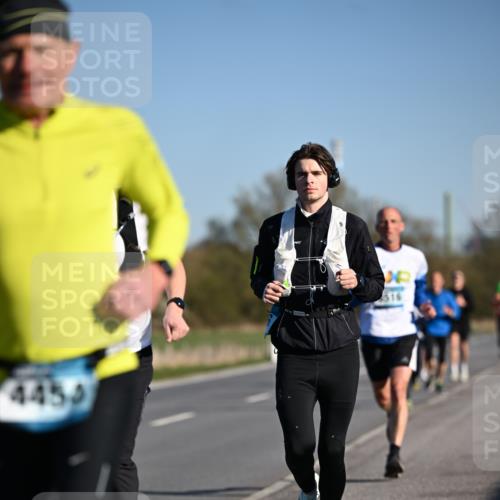 06.04.2025 - 44. Internationalen Wilhelmsburger Insellauf Dr. Thomas Lammeyer http://msf.ph/oto/7551135 06.04.2025 09:23:46 Laufen 4454, 516 meine-sportfotos.de