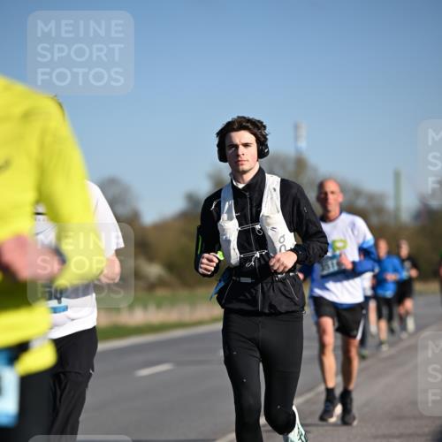 06.04.2025 - 44. Internationalen Wilhelmsburger Insellauf Dr. Thomas Lammeyer http://msf.ph/oto/7551139 06.04.2025 09:23:46 Laufen 54, 3611 meine-sportfotos.de