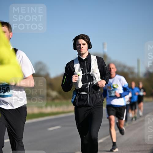 06.04.2025 - 44. Internationalen Wilhelmsburger Insellauf Dr. Thomas Lammeyer http://msf.ph/oto/7551141 06.04.2025 09:23:47 Laufen 250 meine-sportfotos.de