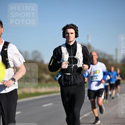 06.04.2025 - 44. Internationalen Wilhelmsburger Insellauf Dr. Thomas Lammeyer http://msf.ph/oto/7551144 06.04.2025 09:23:47 Laufen 3616 meine-sportfotos.de