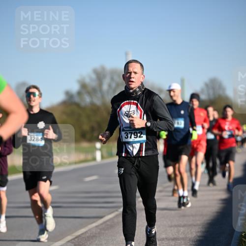06.04.2025 - 44. Internationalen Wilhelmsburger Insellauf Dr. Thomas Lammeyer http://msf.ph/oto/7551229 06.04.2025 09:23:55 Laufen 3284, 3792 meine-sportfotos.de