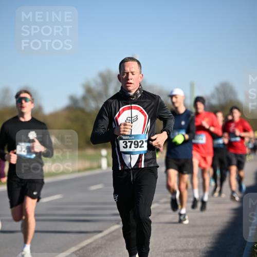 06.04.2025 - 44. Internationalen Wilhelmsburger Insellauf Dr. Thomas Lammeyer http://msf.ph/oto/7551233 06.04.2025 09:23:55 Laufen 53, 3792 meine-sportfotos.de