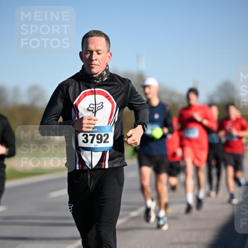 06.04.2025 - 44. Internationalen Wilhelmsburger Insellauf Dr. Thomas Lammeyer http://msf.ph/oto/7551235 06.04.2025 09:23:56 Laufen 3792 meine-sportfotos.de