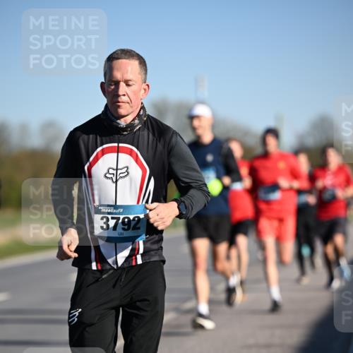 06.04.2025 - 44. Internationalen Wilhelmsburger Insellauf Dr. Thomas Lammeyer http://msf.ph/oto/7551237 06.04.2025 09:23:56 Laufen 3792 meine-sportfotos.de