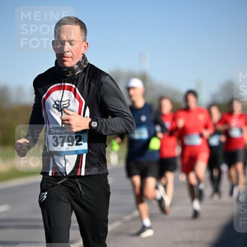 06.04.2025 - 44. Internationalen Wilhelmsburger Insellauf Dr. Thomas Lammeyer http://msf.ph/oto/7551239 06.04.2025 09:23:56 Laufen 3792 meine-sportfotos.de