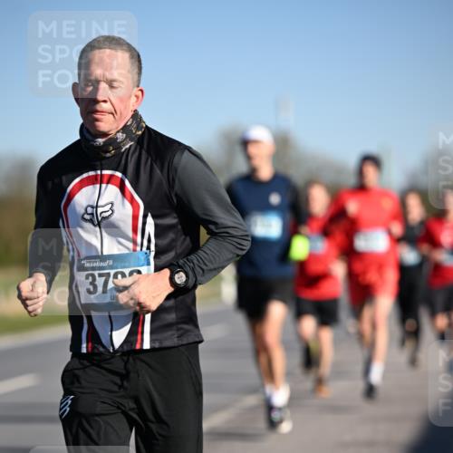 06.04.2025 - 44. Internationalen Wilhelmsburger Insellauf Dr. Thomas Lammeyer http://msf.ph/oto/7551241 06.04.2025 09:23:56 Laufen 379 meine-sportfotos.de