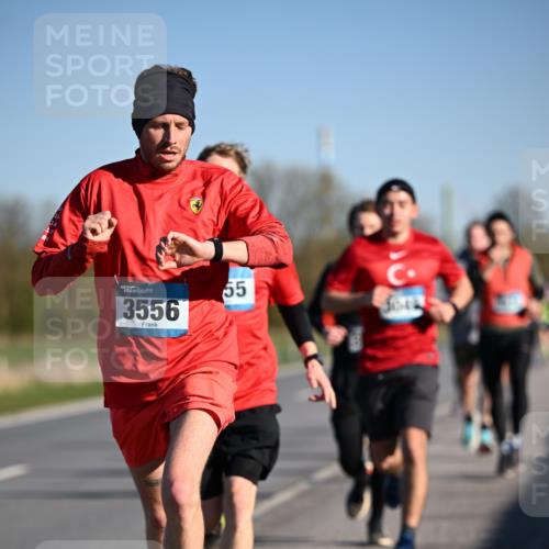 06.04.2025 - 44. Internationalen Wilhelmsburger Insellauf Dr. Thomas Lammeyer http://msf.ph/oto/7551270 06.04.2025 09:23:59 Laufen 3556, 55, 3640 meine-sportfotos.de
