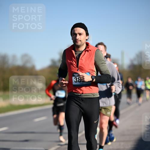 06.04.2025 - 44. Internationalen Wilhelmsburger Insellauf Dr. Thomas Lammeyer http://msf.ph/oto/7551302 06.04.2025 09:24:02 Laufen 38 meine-sportfotos.de