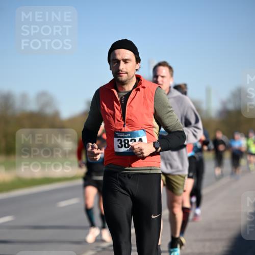 06.04.2025 - 44. Internationalen Wilhelmsburger Insellauf Dr. Thomas Lammeyer http://msf.ph/oto/7551304 06.04.2025 09:24:02 Laufen 382 meine-sportfotos.de