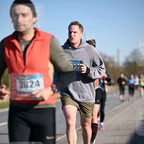 06.04.2025 - 44. Internationalen Wilhelmsburger Insellauf Dr. Thomas Lammeyer http://msf.ph/oto/7551310 06.04.2025 09:24:03 Laufen 3824, 099 meine-sportfotos.de