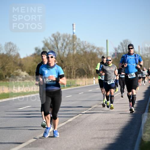 06.04.2025 - 44. Internationalen Wilhelmsburger Insellauf Dr. Thomas Lammeyer http://msf.ph/oto/7551361 06.04.2025 09:24:12 Laufen 5026, 5070, 4259 meine-sportfotos.de