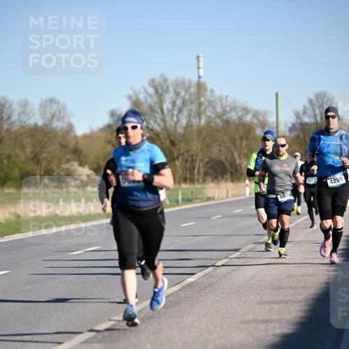 06.04.2025 - 44. Internationalen Wilhelmsburger Insellauf Dr. Thomas Lammeyer http://msf.ph/oto/7551363 06.04.2025 09:24:12 Laufen 5070, 156, 4259 meine-sportfotos.de