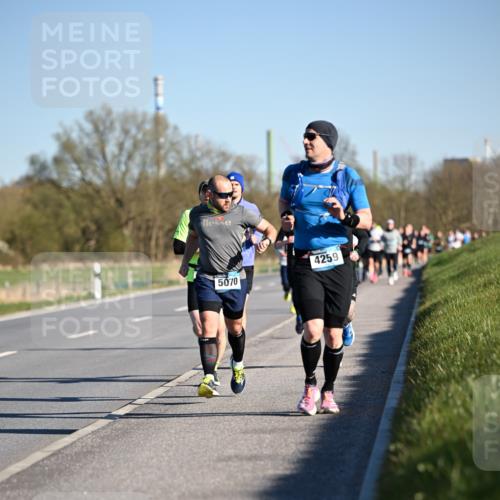 06.04.2025 - 44. Internationalen Wilhelmsburger Insellauf Dr. Thomas Lammeyer http://msf.ph/oto/7551376 06.04.2025 09:24:13 Laufen 5070, 4259 meine-sportfotos.de