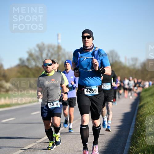 06.04.2025 - 44. Internationalen Wilhelmsburger Insellauf Dr. Thomas Lammeyer http://msf.ph/oto/7551400 06.04.2025 09:24:15 Laufen 5070, 4259, 5052 meine-sportfotos.de